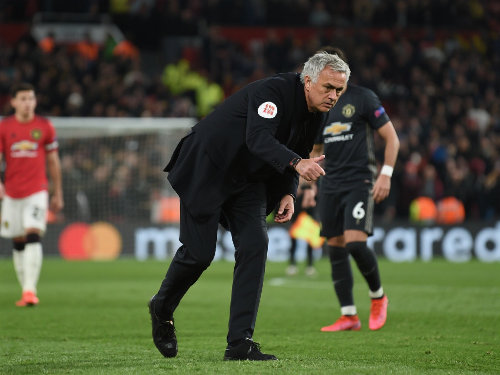 背后是更深 背后是更深